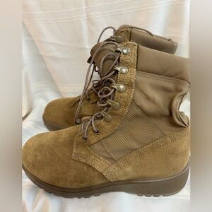 Vibram Hot Weather  Army Combat Boots Coyote in Tan Suede  Size 6.5W